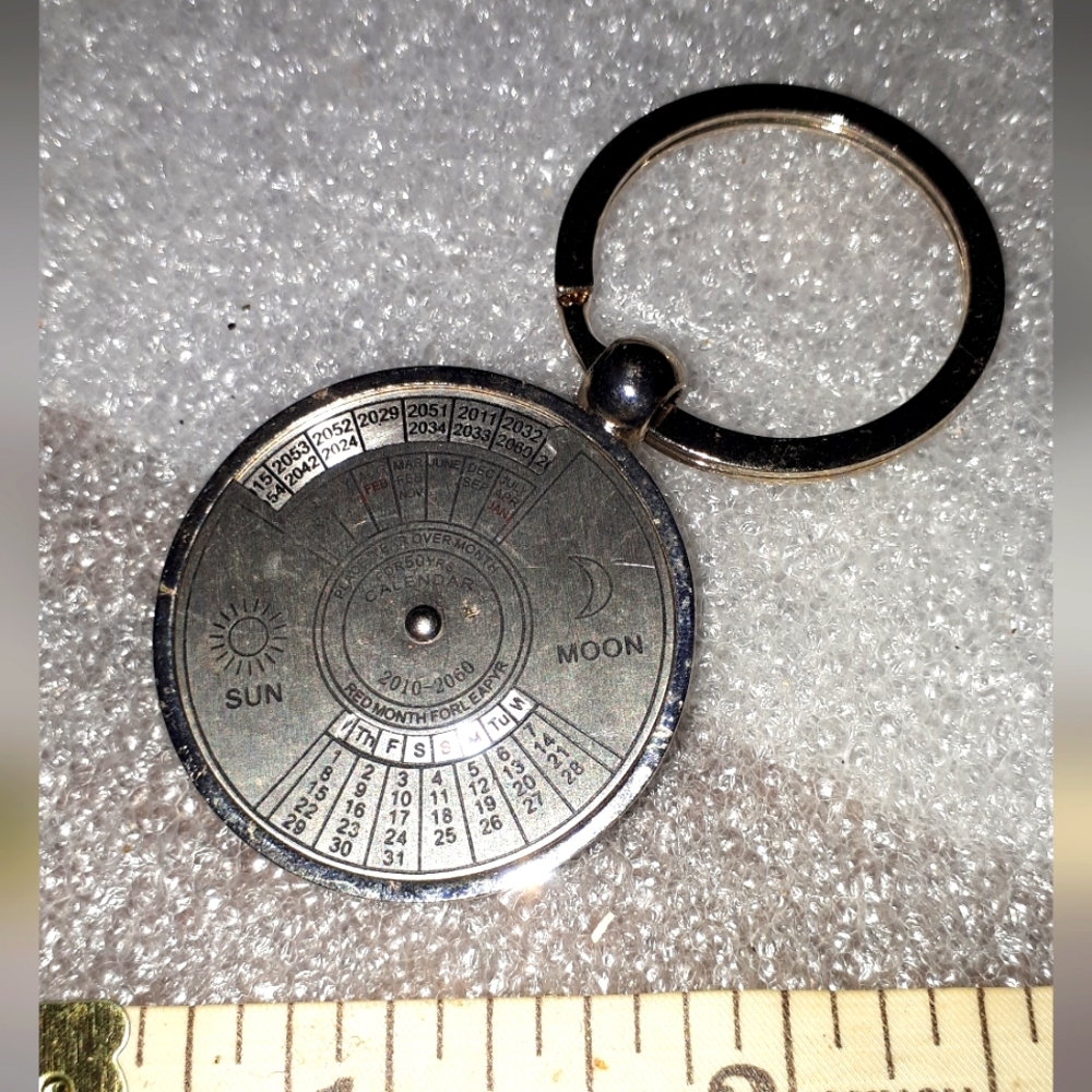 Perpetual calendar keychain